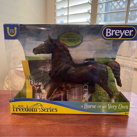 Breyer Chestnut Sport Horse 924 Freedom Series 1:12 Scale Model Horse - Picture 2 of 9